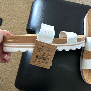 NWT Reef Cushion Bounce Vista Slides